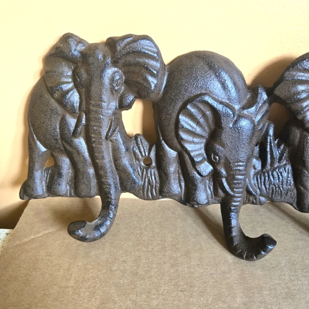Elephant NWOT Cast Iron 4-Hook Wall Decor